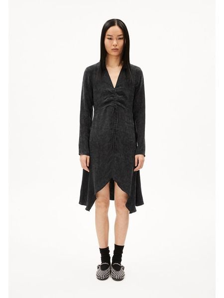 Armedangels Sukienka "Tinraa" w kolorze czarnym rozmiar: XS. Czarne sukienki ARMEDANGELS, xs, bez wzorów, z lyocellu, bez kołnierzyka, bez ramiączek, maxi. Za 249.17 zł.