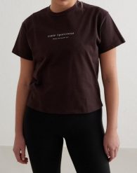 Damska koszulka boxy, bawełna organiczna, nadruk z przodu Serif brązowy. Brązowe t-shirty sportowe AIM'N, xs, bez wzorów, z bawełny, bez ramiączek, na jogę i pilates. Za 109.85 zł.