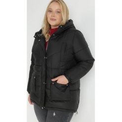 Czarna Kurtka Pikowana z Kapturem Lannea. Czarne kurtki Born2be, plus size, bez wzorów, z jeansu, z kapturem. W wyprzedaży za 160.99 zł.