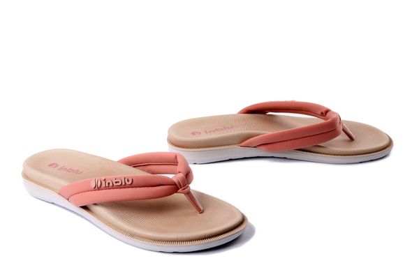 INBLU SF-04 023 różowy, klapki damskie. Czerwone klapki Inblu, bez wzorów, bez obcasa, na płaskiej podeszwie, bez zapięcia. Za 80.99 zł.