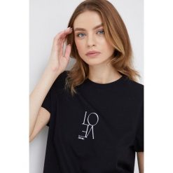 Sisley t-shirt bawełniany kolor czarny. Czarne t-shirty Sisley, z aplikacjami, z bawełny, bez kołnierzyka, bez ramiączek. W wyprzedaży za 93.99 zł.