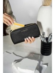 Christian Laurier Skórzany portfel "Hania" w kolorze czarnym - wys. 19 x 9,5 cm rozmiar: onesize. Czarne portfele Christian Laurier, bez wzorów, z materiału. Za 173.99 zł.