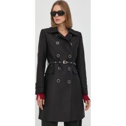 Morgan płaszcz damski kolor czarny przejściowy dwurzędowy. Czarne płaszcze Morgan, bez wzorów, z materiału, bez kaptura. W wyprzedaży za 449.99 zł.