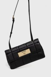 Love Moschino torebka kolor czarny. Czarne listonoszki Love Moschino, bez wzorów, bez dodatków. W wyprzedaży za 599.99 zł.