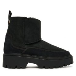 Śniegowce Tommy Hilfiger. Czarne śniegowce Tommy Hilfiger, bez wzorów, bez zapięcia. Za 899.99 zł.