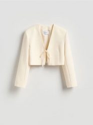 Krótka marynarka z wiązaniem - złamana biel. Marynarki i żakiety Reserved, l, bez wzorów, z tkaniny, bez ramiączek. Za 199.99 zł.