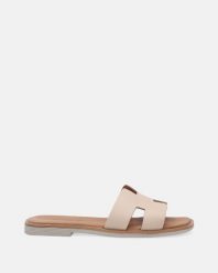 BEŻOWE KLAPKI Z KWADRATOWYM NOSKIEM 756 BEIGE. Brązowe klapki Venezia, bez wzorów, ze skóry, bez obcasa, bez zapięcia. Za 229.00 zł.