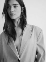 Jednorzędowa marynarka z wiskozą - jasnoszary. Szare marynarki i żakiety Reserved, l, bez wzorów, z tkaniny, bez ramiączek. W wyprzedaży za 99.99 zł.