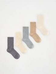 Skarpety 5 pack - kremowy. Białe skarpetki Reserved, bez wzorów. W wyprzedaży za 25.99 zł.