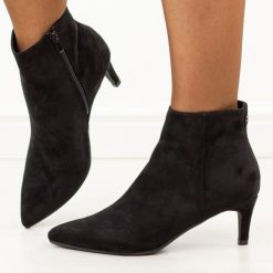 Czarne botki damskie Sergio Leone Bt65. Czarne botki Sergio Leone, bez wzorów, z jeansu, eleganckie, ze szpiczastym noskiem, bez obcasa, na szpilce, bez zapięcia. Za 239.00 zł.