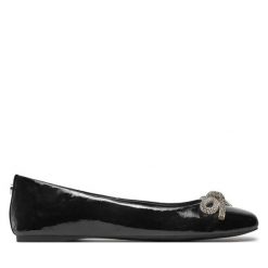 Półbuty Steve Madden. Czarne półbuty wsuwane Steve Madden, bez wzorów, bez obcasa, na płaskiej podeszwie. Za 229.99 zł.