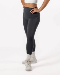 Damskie legginsy 7/8 na jogę i pilates, bez przedniego szwu – granatowy. Niebieskie legginsy AESTHETIC WOLF, bez wzorów, z dzianiny. Za 149.99 zł.