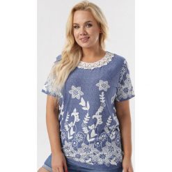 Niebieska Bluzka Bellatrix. Niebieskie bluzki Born2be, m, z aplikacjami, z dzianiny, bez kołnierzyka, bez ramiączek. W wyprzedaży za 43.99 zł.