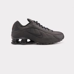 Buty damskie sportowe Nike Shox R4 Black Czarne - AR3565-004. Czarne buty treningowe Nike, bez wzorów, bez zapięcia. Za 557.74 zł.