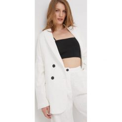 Answear Lab marynarka kolor biały dwurzędowa gładka. Białe marynarki i żakiety Answear Lab, l, bez wzorów, klasyczne, bez ramiączek. Za 329.99 zł.
