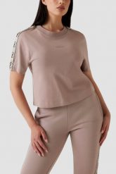 GUESS Różowy bawełniany t-shirt damski z lampasami Britney, Rozmiar L. Czerwone t-shirty Guess, l, z aplikacjami, z bawełny, eleganckie, bez kołnierzyka, bez ramiączek. Za 219.99 zł.