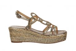 Sandały Alma En Pena V2551454 Luna Bronze 207002, Złoty, Skóra ekologiczna - 36. Brązowe sandały Alma En Pena, z aplikacjami, z gumy, eleganckie, bez obcasa, na koturnie, bez zapięcia. W wyprzedaży za 314.10 zł.