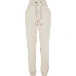 Damskie spodnie dresowe Urban Classics Cozy. Białe spodnie dresowe Urban Classics, bez wzorów, z bawełny, długie, do biegania. Za 244.50 zł.
