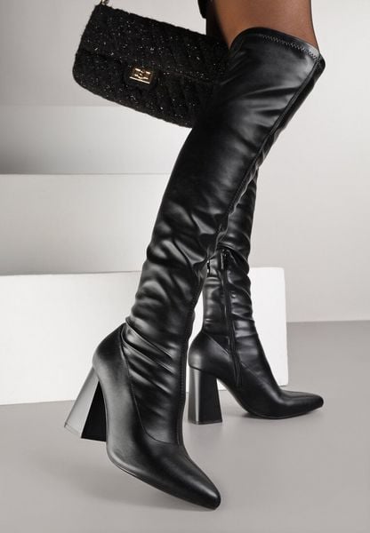 Czarne Dopasowane Kozaki Vices za Kolano na Słupku Todvira. Czarne kozaki Renee, bez wzorów, z jeansu, eleganckie, za kolano, bez obcasa, na obcasie, bez zapięcia. Za 159.99 zł.