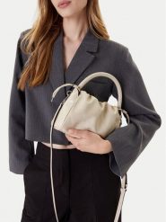 Guess Torebka Amys HWMY96 59160 Beżowy. Brązowe torebki klasyczne Guess, z aplikacjami, ze skóry, bez dodatków. Za 309.99 zł.