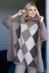 Kolorowy sweter jak ponczo z golfem wzór w romby brązowy. Brązowe swetry PeeKaBoo, uniwersalny, bez wzorów, eleganckie, bez ramiączek. Za 329.00 zł.