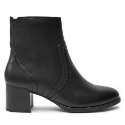 Botki Tamaris. Czarne botki Tamaris, bez wzorów, bez obcasa, na słupku, bez zapięcia. Za 269.99 zł.