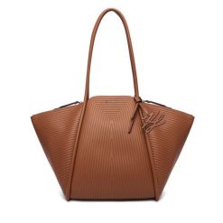 Torebka KARL LAGERFELD. Brązowe torebki klasyczne KARL LAGERFELD, bez wzorów, klasyczne, bez dodatków. Za 1,199.00 zł.