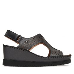 Sandały Pikolinos. Brązowe sandały Pikolinos, bez wzorów, bez obcasa, na koturnie, bez zapięcia. Za 599.99 zł.