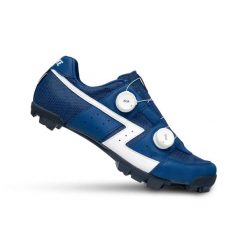 Buty Lake MX30G. Białe buty do biegania Lake, bez wzorów, z materiału, bez zapięcia, do biegania. Za 1,295.00 zł.