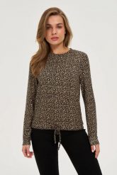 Sweter w drobny wzór beżowy. Brązowe swetry MOODO, l, bez wzorów, z elastanu, bez ramiączek. Za 89.99 zł.