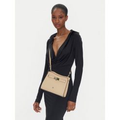 Torebka Aigner. Białe listonoszki Aigner, bez wzorów, bez dodatków. Za 1,283.99 zł.