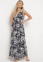 Czarna Wiskozowa Sukienka z Kopertowym Dekoltem Wiązana na Szyi z Gumką w Talii Vikissai. Czarne sukienki Born2be, m, bez wzorów, z wiskozy, eleganckie, bez kołnierzyka, bez ramiączek, maxi, kopertowe. Za 89.99 zł.