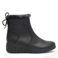 Botki Rieker. Czarne botki Rieker, bez wzorów, bez obcasa, na koturnie, bez zapięcia. Za 263.99 zł.
