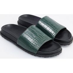 Klapki - Khaki. Klapki marki Reserved. Za 89.99 zł.