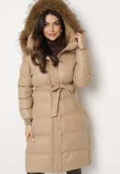 Beżowa Długa Pikowana Kurtka z Kapturem Odpinanym Futerkiem i Paskiem w Talii Serenira. Brązowe kurtki Born2be, l, bez wzorów, z jeansu, eleganckie, z kapturem. Za 139.99 zł.