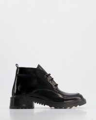 LAKIEROWANE BOTKI 860777 BLACK. Czarne botki Venezia, bez wzorów, z lakierowanej skóry, bez obcasa, bez zapięcia. Za 239.00 zł.