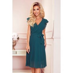 Plisowana sukienka midi - Zielona. Zielone sukienki NUMOCO, l, bez wzorów, z elastanu, wizytowe, bez kołnierzyka, bez ramiączek, midi. Za 319.90 zł.