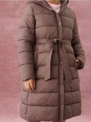 Kurtka puffer z kapturem - brązowy. Brązowe kurtki Sinsay, l, bez wzorów, z kapturem. Za 119.99 zł.