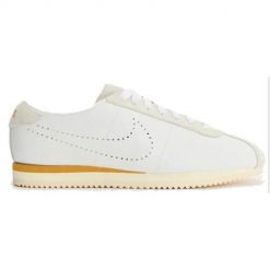 Buty do chodzenia damskie Nike Cortez. Białe buty treningowe Nike, bez wzorów, z gumy, bez zapięcia, trekkingowe, Nike Cortez. Za 612.00 zł.