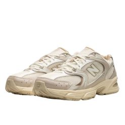Buty do chodzenia dla dorosłych New Balance 530 Beige Angora. Białe buty do biegania New Balance, bez wzorów, ze skóry, bez zapięcia, do biegania. Za 504.40 zł.