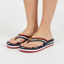 Klapki damskie Big Star, lekka konstrukcja z paskiem z materiału tekstylnego wygodna forma typu japonki elastyczna podeszwa zapewniająca komfort nosz. Niebieskie klapki BIG STAR, bez wzorów, eleganckie, bez obcasa, bez zapięcia. Za 89.99 zł.