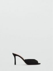 Mango Klapki 87090336 Czarny. Czarne klapki Mango, bez wzorów, z materiału, bez obcasa, bez zapięcia. Za 149.99 zł.