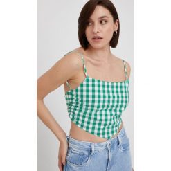 Pepe Jeans top damska kolor zielony w kratę. Zielone topy Pepe Jeans, l, bez wzorów, z jeansu, bez kołnierzyka, bez ramiączek. Za 259.99 zł.