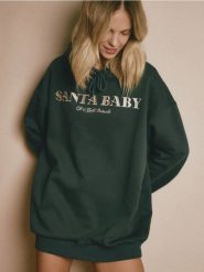 Bluza ze świątcznym napisem - ciemnozielony. Zielone bluzy Reserved, l, bez wzorów, z bawełny, bez ramiączek, bez kaptura. Za 119.99 zł.