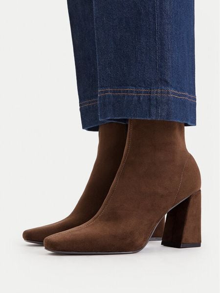DeeZee Botki CEO-HY25128-1 Brązowy. Brązowe botki DeeZee, bez wzorów, bez obcasa, na słupku, bez zapięcia. Za 179.99 zł.