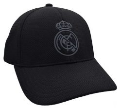 Czapka z daszkiem Real Madryt - oficjalna licencjonowana. Niebieskie czapki z daszkiem Real Madrid, bez wzorów, z poliesteru. Za 98.00 zł.