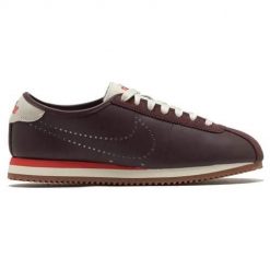 Buty do chodzenia damskie Nike Cortez Vintage. Czerwone buty treningowe Nike, bez wzorów, z gumy, bez zapięcia, trekkingowe, Nike Cortez. Za 726.00 zł.