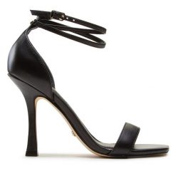 Sandały Guess. Czarne sandały Guess, z aplikacjami, bez obcasa, na szpilce, bez zapięcia. Za 529.99 zł.