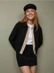 Bluza z bawełną z zamkiem i kołnierzykiem - czarny. Czarne bluzy Sinsay, l, bez wzorów, z bawełny, bez ramiączek, bez kaptura. Za 59.99 zł.