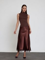 BGN Bluzka w kolorze brązowym rozmiar: 34. Brązowe bluzki BGN, bez wzorów, bez kołnierzyka, bez ramiączek. Za 78.99 zł.